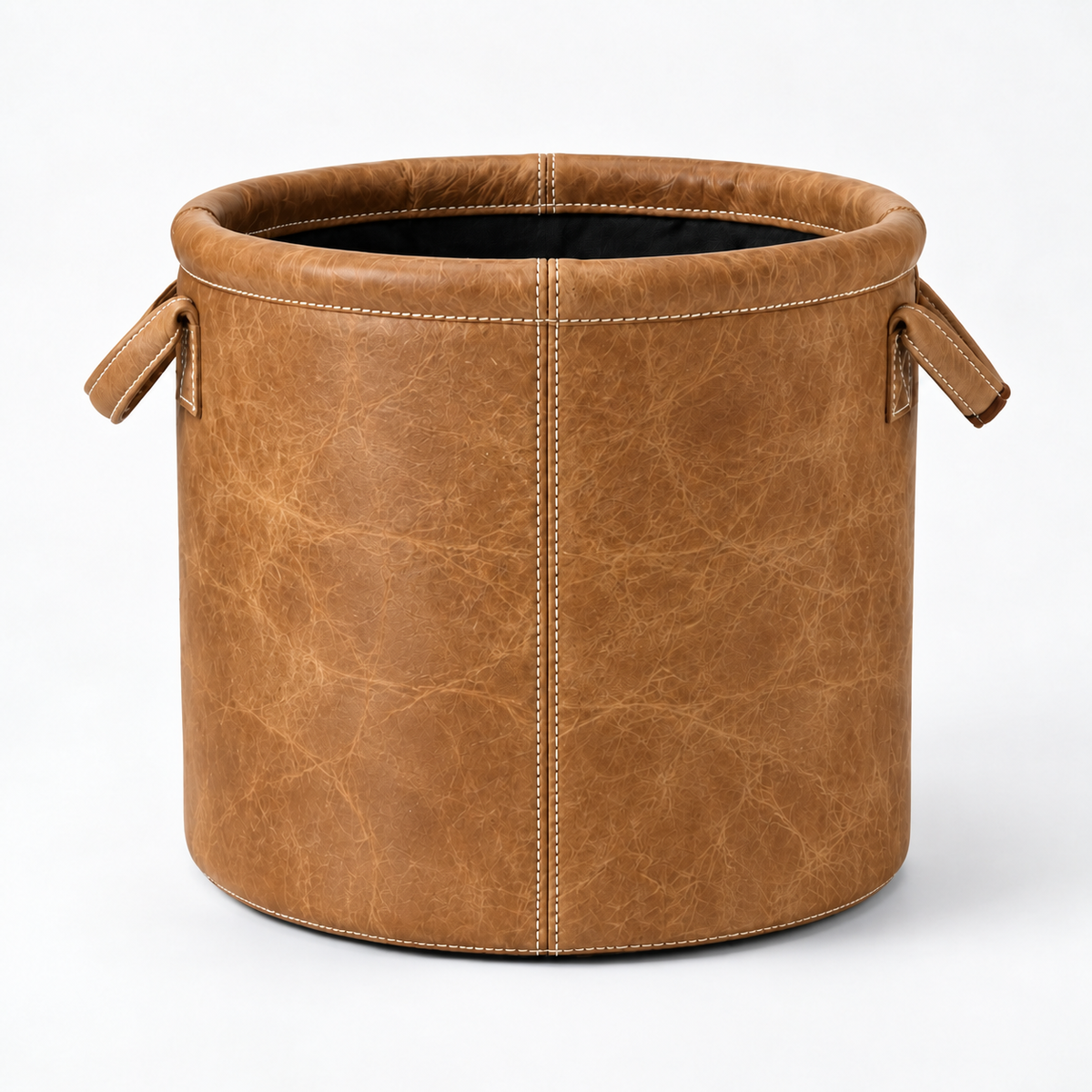 Cesto Celine em Couro Waxy Caramelo 40 por 40 cm em fundo branco