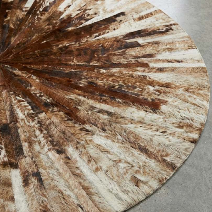 Tapete de Couro Redondo Império - Tons de Marrom e Bege (Pele Brazino)