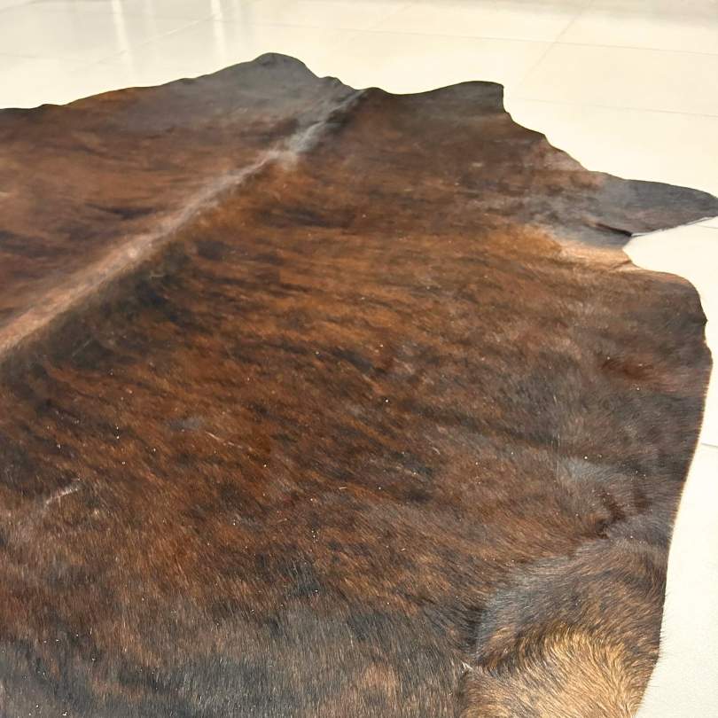 Tapete Bovino Natural Brazino Escuro I BZE354 I 2,21 x 1,97 m