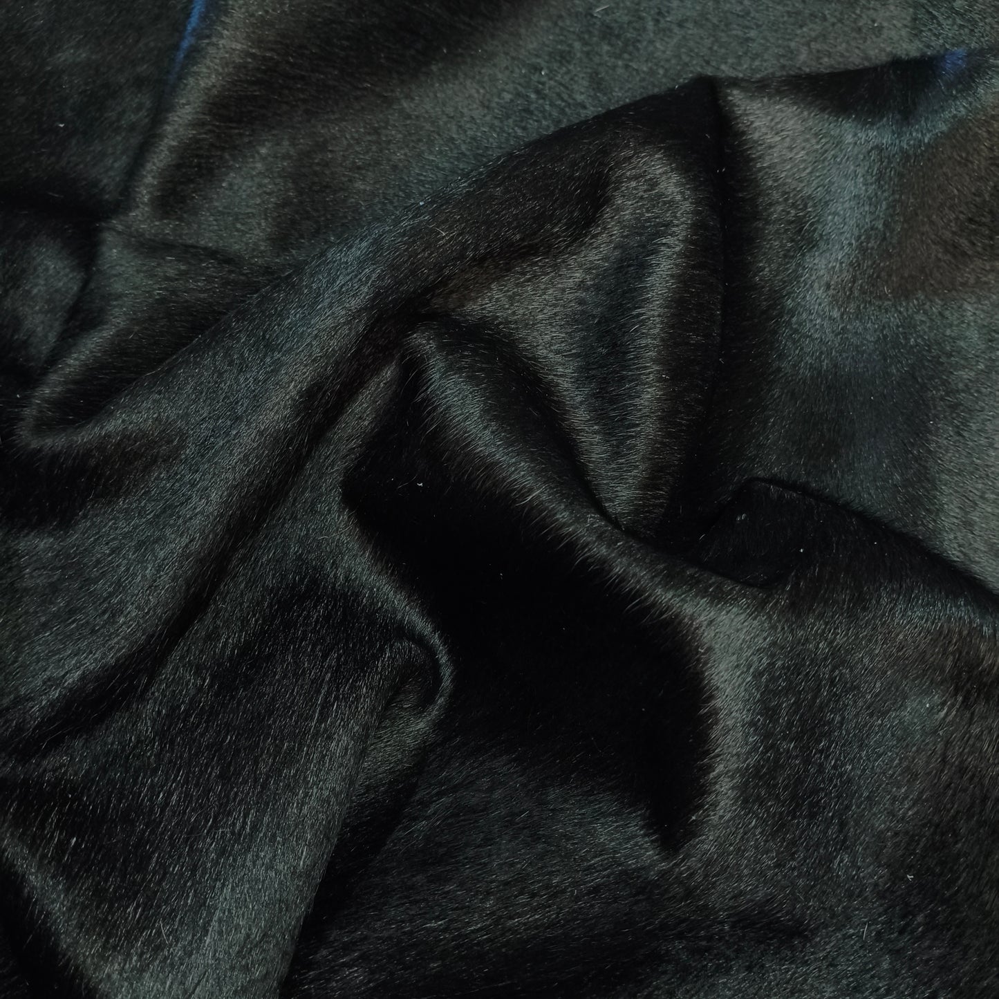 Tapete Bovino Natural Preto e Branco Pelo Curto I PB1090 I 2,00x1,84m em Couro Legítimo
