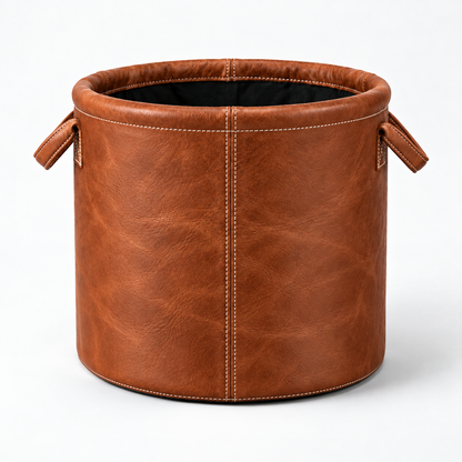 Cesto Celine em Couro Waxy Conhaque 40 por 40 cm em fundo branco