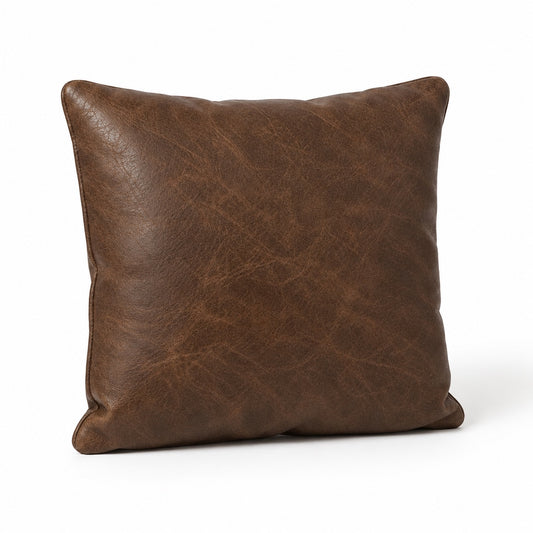 Almofada em Couro Tabaco Waxy 40x40 cm em fundo branco