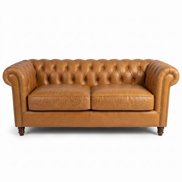 Sofá Inglês Chesterfield Caramelo em Couro Premium (Texturizado) 2, 3 ou 4 Lugares — versão 2 Lugares