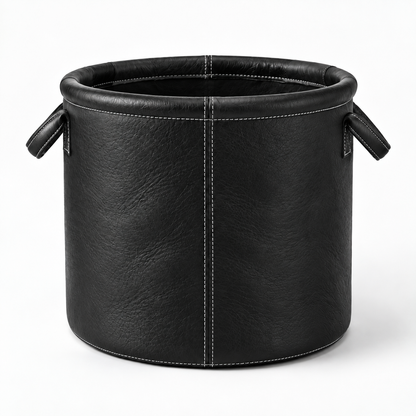 Cesto Celine em Couro Waxy Preto 40 por 40 cm em fundo branco