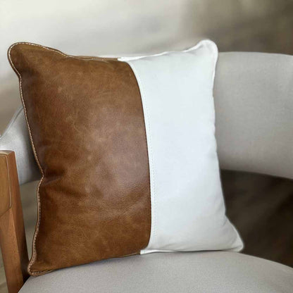 Conjunto com 02 Almofadas DUE em Couro Legítimo Caramelo e Branco