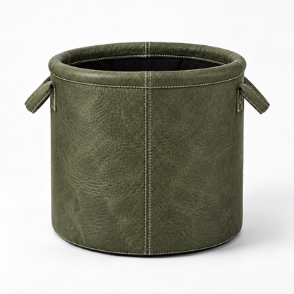 Cesto Celine em Couro Waxy Verde Oliva 40 por 40 cm em fundo branco