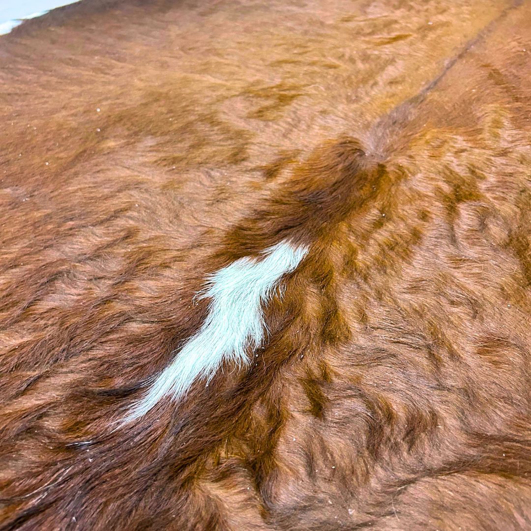 Tapete Bovino Natural Vermelho e Branco I VB344 I 2,32 x 2,14 m