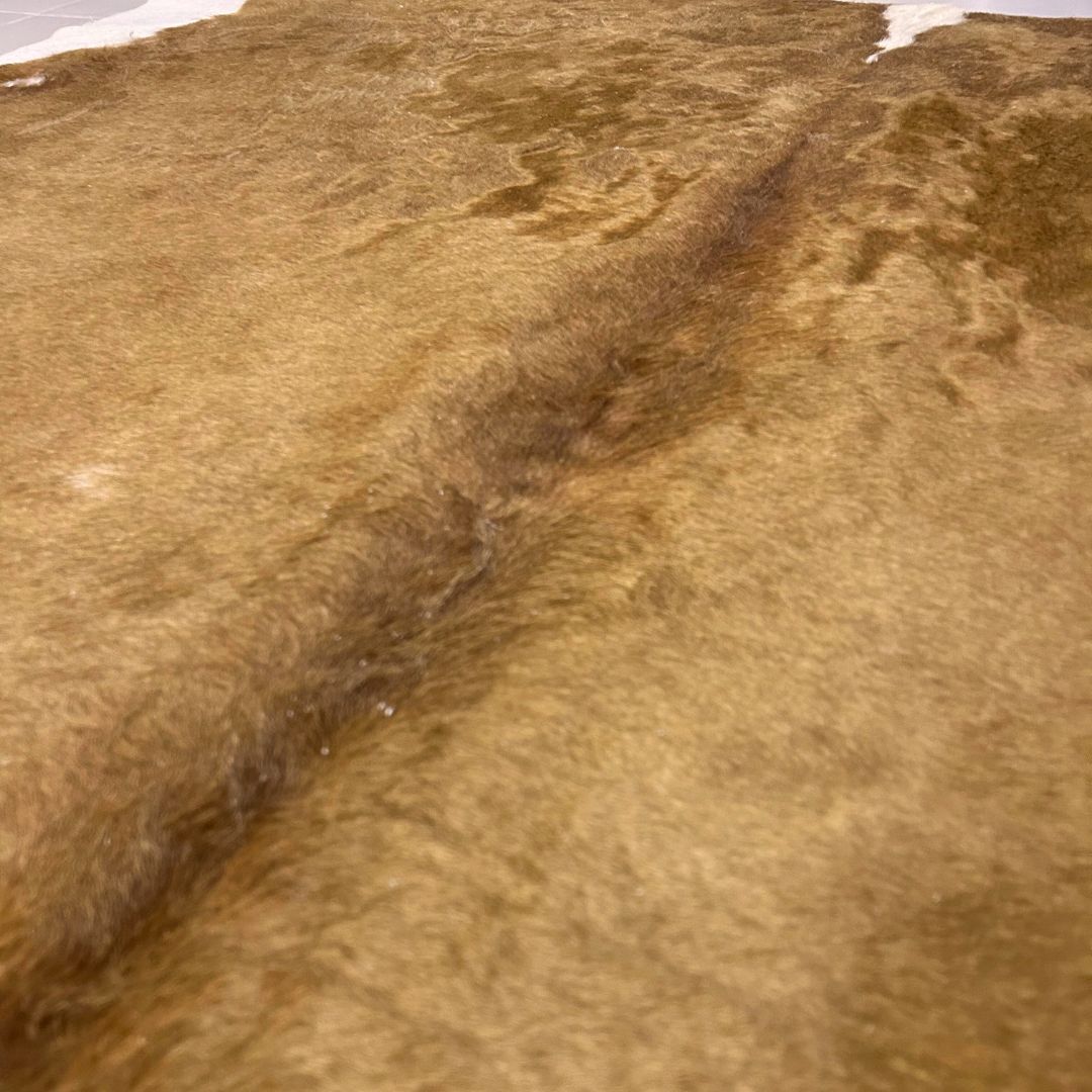 Tapete Bovino Natural Vermelho e Branco I VB348 I  2,08 x 2,08 m