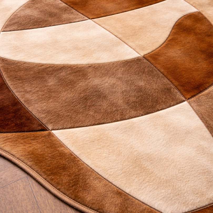 Tapete Terra Flow Orgânico - Couro Legítimo — detalhe do acabamento artesanal
