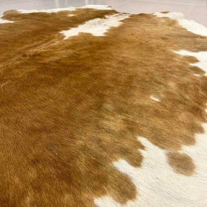 Tapete Bovino Natural Vermelho e Branco I VB375 I 2,11 x 2,08m