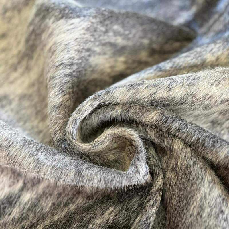 Textura aveludada do tapete de pele de boi claro de couro legítimo natural selecionado