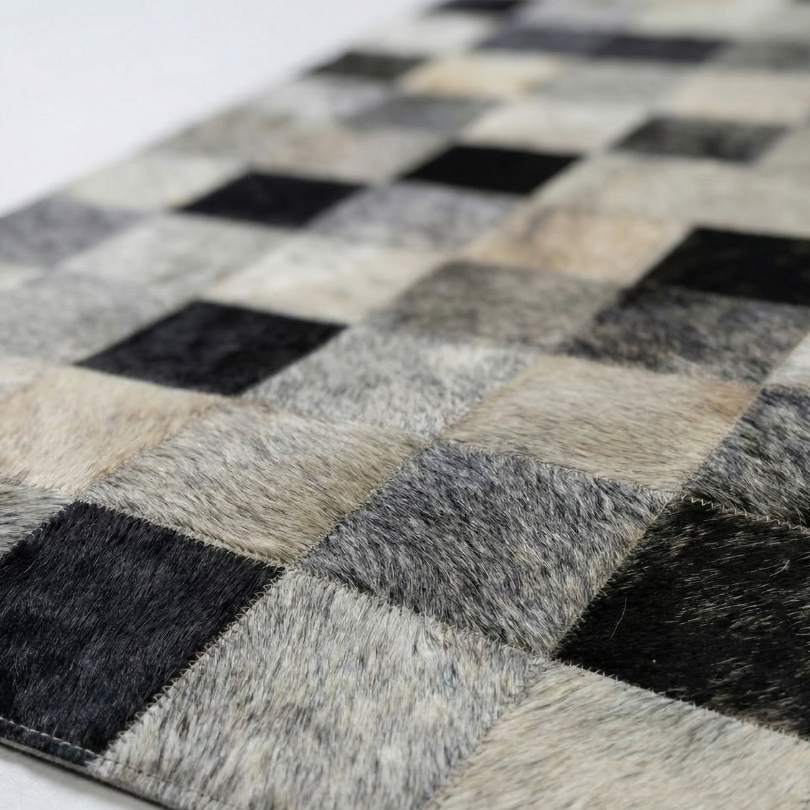 Passadeira Couro Natural tons de Cinza, Preto e Champag — detalhe do acabamento artesanal