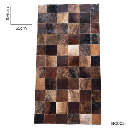 Tapete Beira Cama Couro Legítimo - 105 x 55cm - PRONTA- posicionado em sala premium brasileira (1)