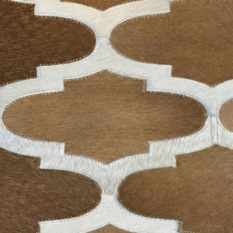 Tapete de Couro Mosaico Córdoba - Tons de Bege — detalhe do acabamento artesanal