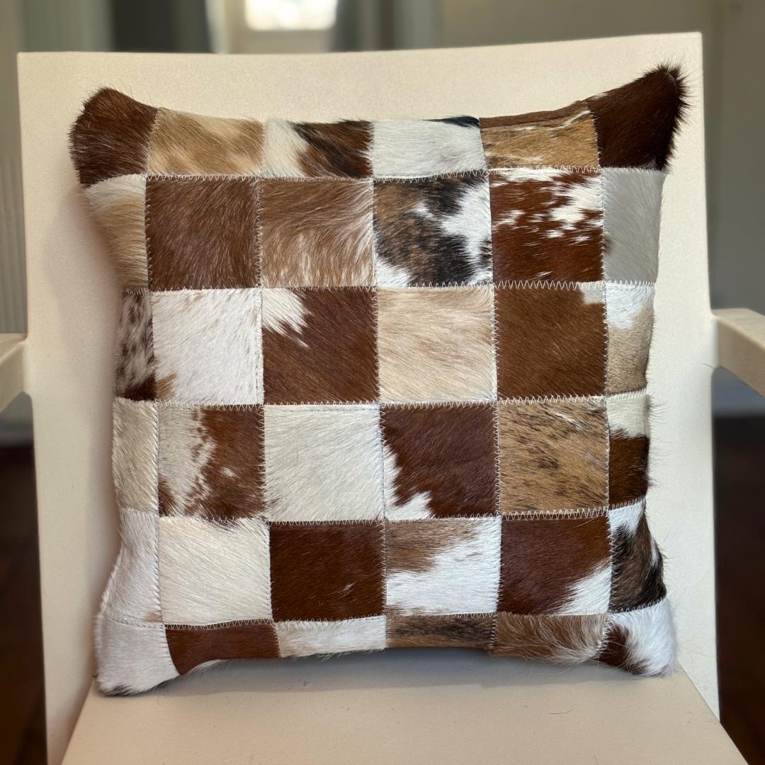 Almofada de Couro Legítimo Quadriculada - Vermelho e Br — couro de boi natural cor vermelho e branco