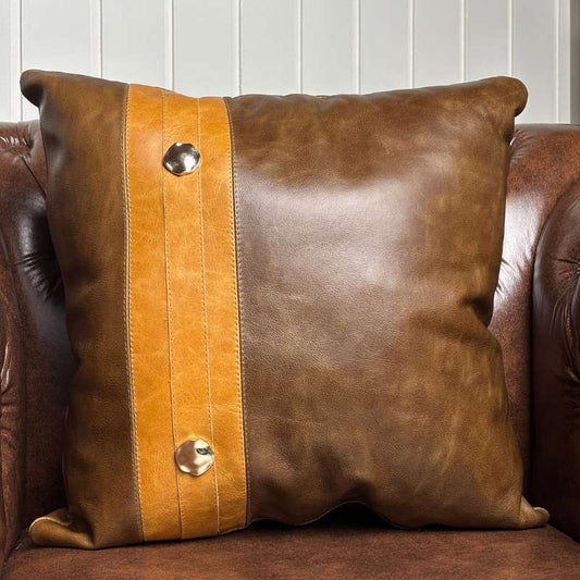 Almofada Solara - Couro Legítimo em ambiente de sala de estar decorada