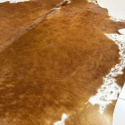 Tapete Bovino Natural Vermelho e Branco I VB373 I 2,10 x 2,10m