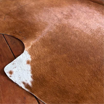 Tapete Bovino Natural Vermelho e Branco I VB067 I  2,28 x 1,87m