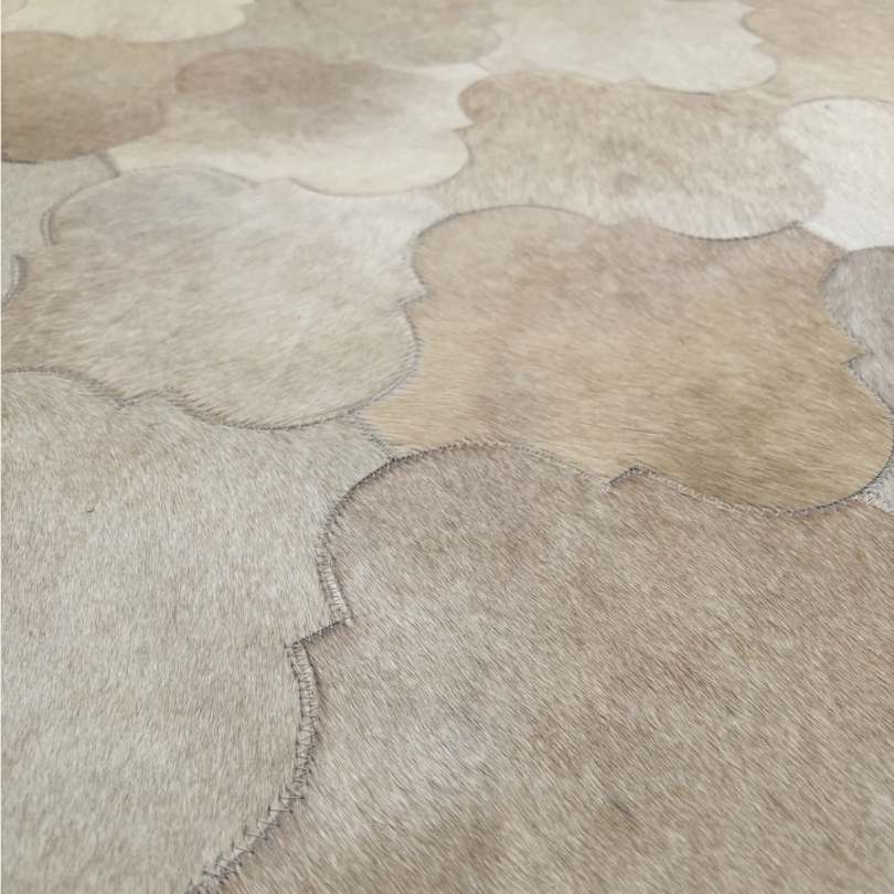 Tapete de Couro Atlas - Bege Claro — detalhe do acabamento artesanal
