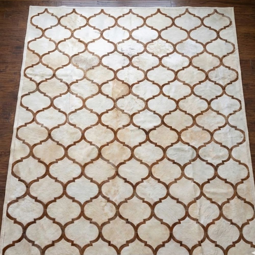 Tapete de Couro Mosaico Córdoba - Off White, Bege Claro — detalhe do acabamento artesanal