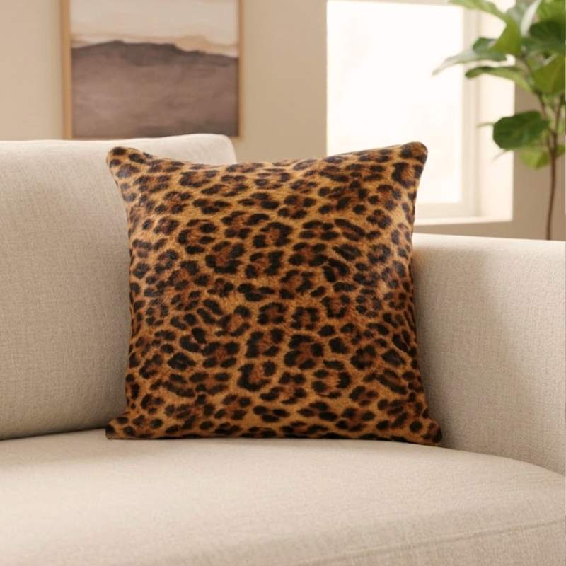 Almofada de Couro Legítimo Animal Print Onça — detalhe do acabamento artesanal