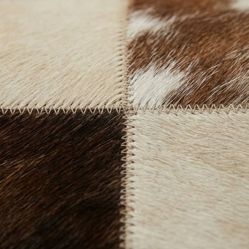 Tapete Grécia - Marrom/Branco/Bege Couro Legítimo - Mód em ambiente de sala de estar decorada