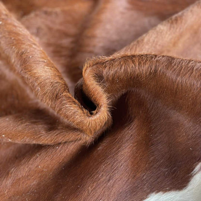 Tapete de couro de boi natural vermelho e branco - pele de vaca formato natural para sala - DECOURO