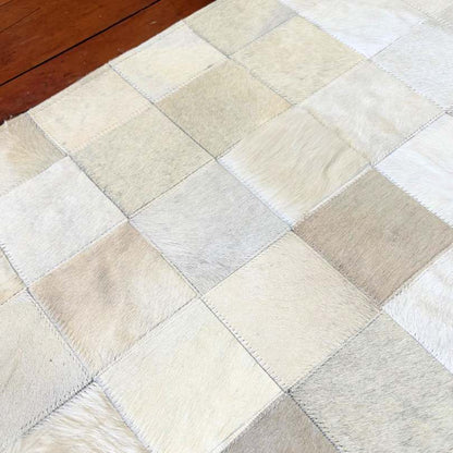 Passadeira de Couro Natural Quadriculada Bege Claro  1,25m x 0,56m - P006