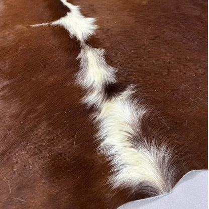 Tapete Bovino Natural Vermelho e Branco I VB403 I 2,14 x 2,14m