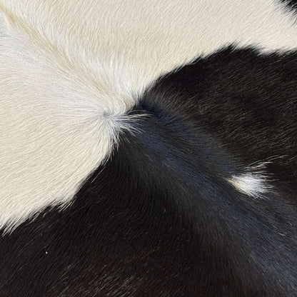 Tapete Bovino Natural Preto e Branco I PB040 I 1,89 x 1,72m