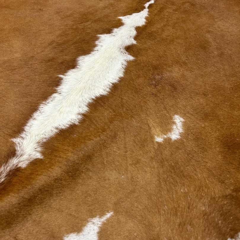 Tapete Bovino Natural Vermelho e Branco I VB351 I 2,44 x  2,21m