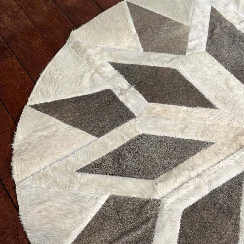 Tapete Mandala Stella - Branco e Cinza — detalhe do acabamento artesanal