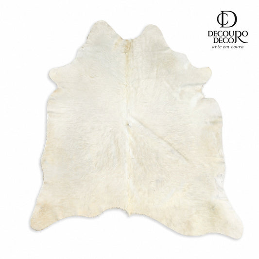 Tapete de pele de boi BRA1158 — fundo branco com logo DECOURO