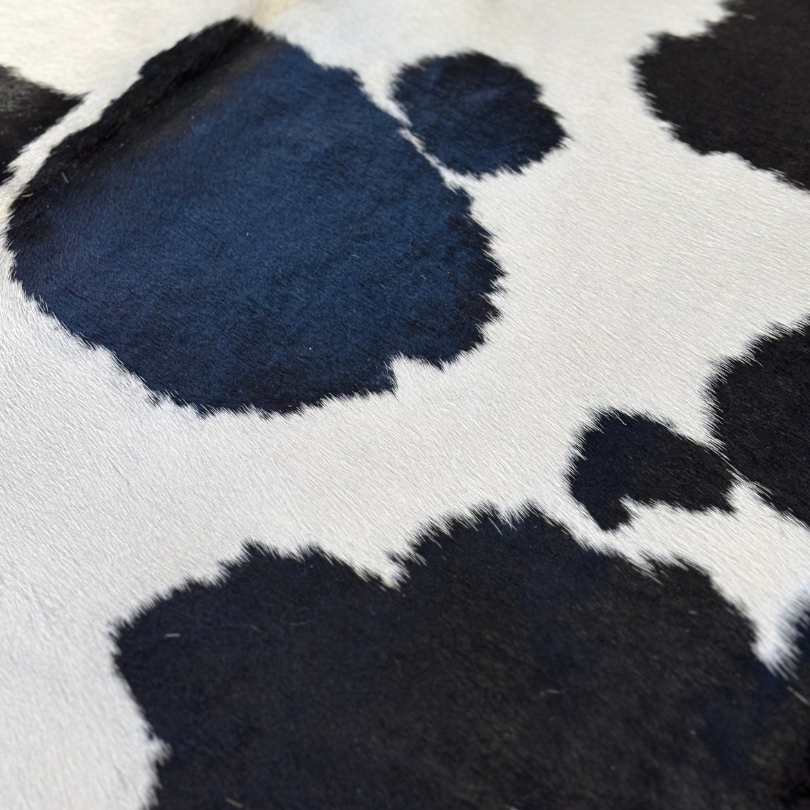 Tapete Bovino Natural Preto e Branco I PB041 I 2,15 x 1,95m