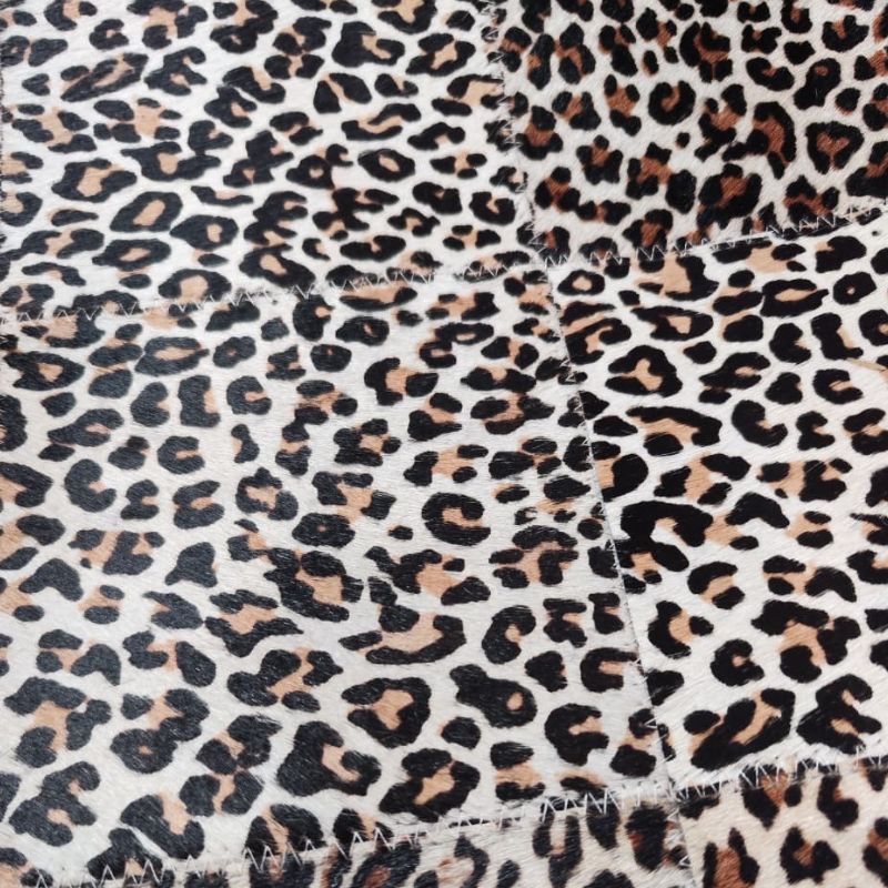 Almofada de Couro Legítimo Animal Print Onça Fundo Branco - Quadriculada