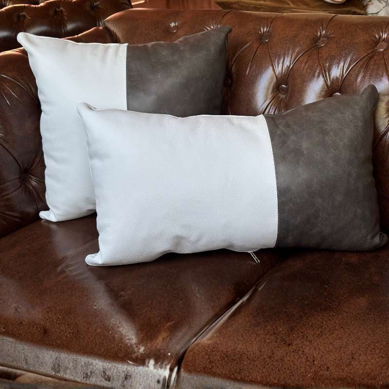 Conjunto com 02 Almofadas DUE em Couro Grafite e Branco