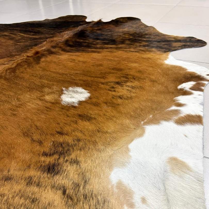 Tapete Bovino Natural Brazino Escuro I BZE336 I 1,99 x 2,32m