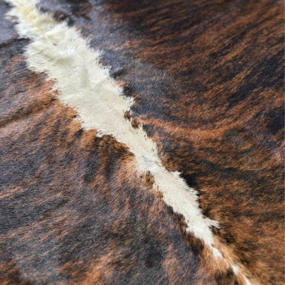 Peler de boi natural Brazino Escuro evidenciando o acabamento sem cheiro e macio