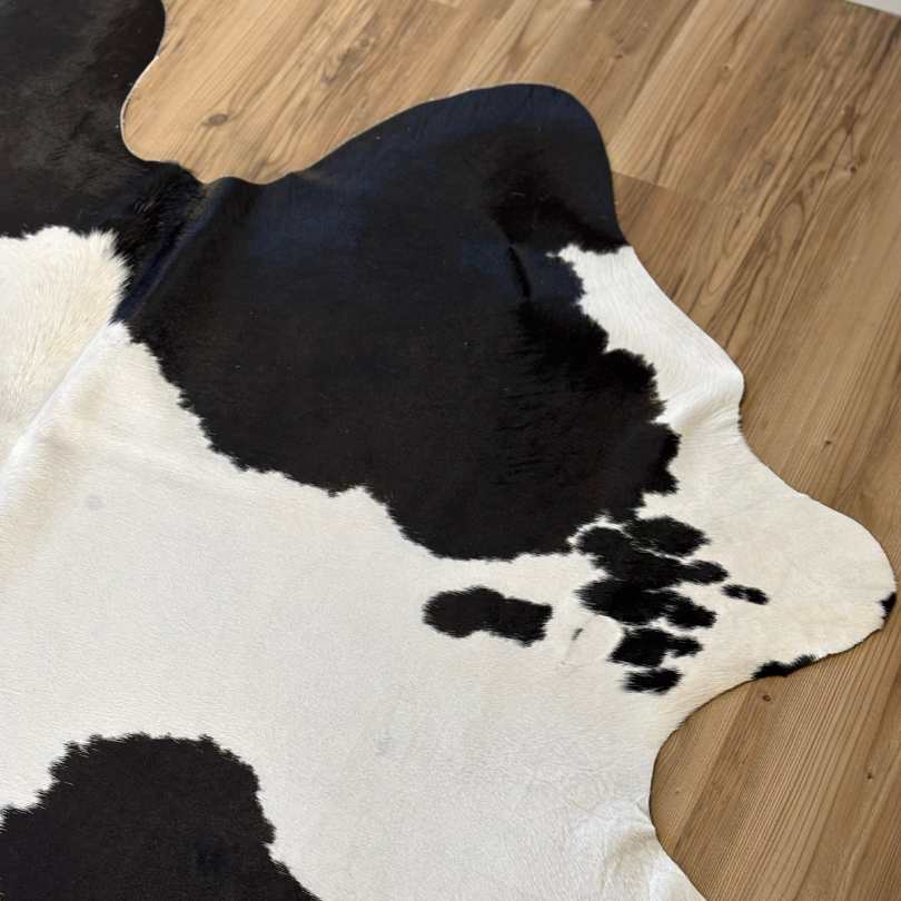 Tapete Bovino Natural Preto e Branco I PB041 I 2,15 x 1,95m