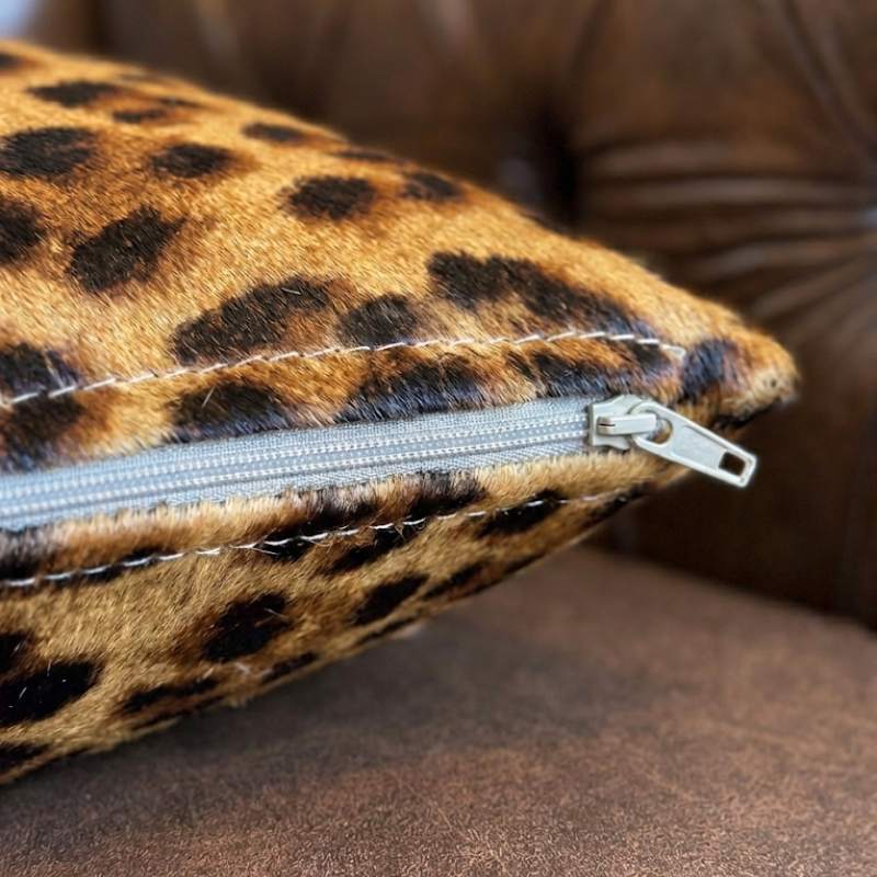 Almofada de Couro Legítimo Animal Print Onça — couro de boi natural cor natural