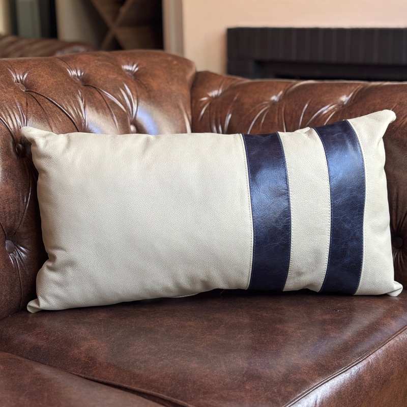 Conjunto com 02 Almofadas Magna - Azul Marinho e Pérola