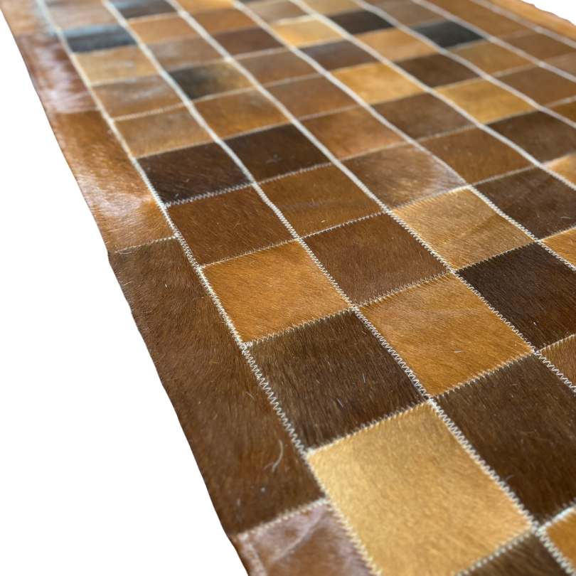 Passadeira Couro Legítimo Bege Escuro e Marrom - Módulo — detalhe do acabamento artesanal