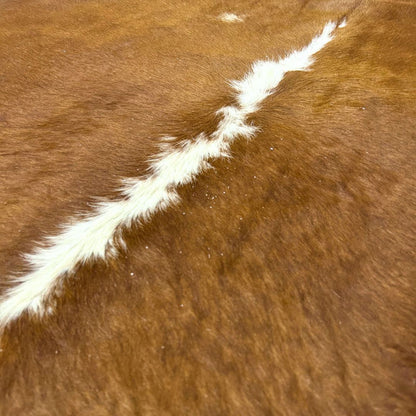 Tapete Bovino Natural Vermelho e Branco I VB370 I  2,06 x 2,06 m