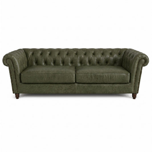 Sofá Inglês Chesterfield Verde Esmeralda de 2 lugares em couro premium — 222 cm, fundo branco