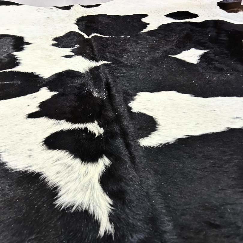 Tapete Bovino Natural Preto e Branco I PB395 I 2,38 x 2,28 m