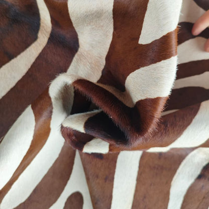 Tapete Onça Pintada em Couro Legítimo Serigrafia  I S001  I 2,30x 1,93m - Tamanho Grande — vista em perspectiva