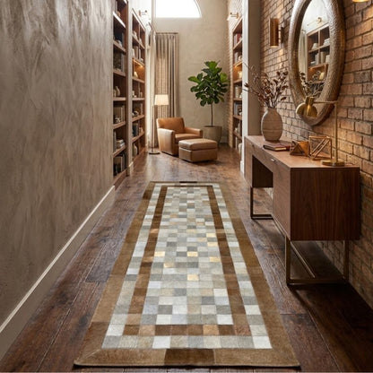 Passadeira Horizonte de Couro Natural - Bege Claro e Be em ambiente de sala de estar decorada