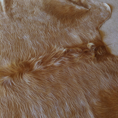 Tapete de couro de boi bege e branco BB955 — foto real 1