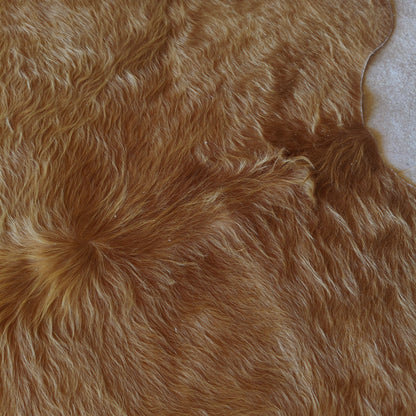 Tapete de couro de boi bege marrom dourado pelo alto BE956 — foto real 2