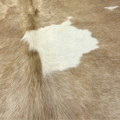 Tapete Bovino Natural Bege e Branco I BB398  I  2,02  x 1,96m